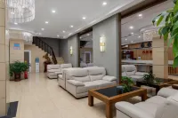 Golden Crown Business Hotel (Xinyang Railway Station, Tianrun Plaza)