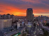 PolttoN Century Hotel (Urumqi Hongshan Park Times Square CCMALL Branch) - Vuoristonäköala