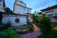 Yunqi Classic Bai Homestay (Weishan Ancient City) - Pet Friendly