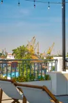 Than Coffee & Homestay - parkir