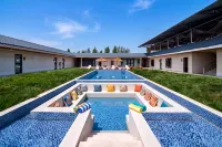 Floral Hotel·Nearby Mountains Wild Luxury Pool Mountain View Vacation Homestay (Nalati Town Branch) - Private Pools