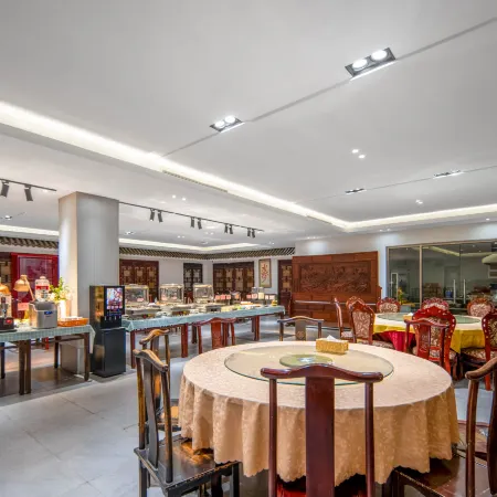 ELONG R.YUN (Beijing Capital Airport Branch)