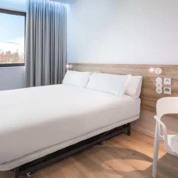 B&B Hotel Lisboa Oeiras Hotels near Praia de Santo Amaro