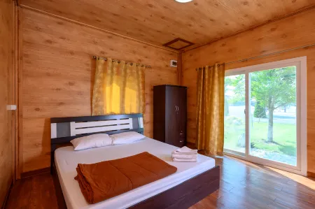 Beung Sampathuan Nakornchaisri Resort Отели рядом с достопримечательностью «Wat Lan Tak Fa»