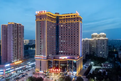 Grand Hotel (Aksu Tianbai Fashion Shopping Center)
