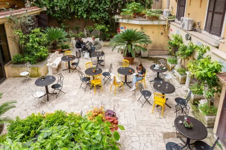 Ostello Bello Roma Colosseo Отели рядом с достопримечательностью «Триумфальная Арка Константина»