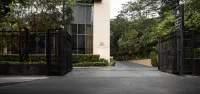 Oriental Residence Bangkok Hotels near Phloen Chit Train Station
