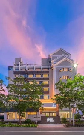 Fenghai Seaview Hotel Отели рядом с достопримечательностью «Beihai Administration College»