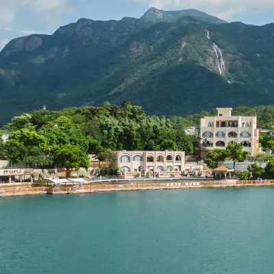 SHE HOT SPRING HOSTEL Hotels near Baishuizhai Scenic Area
