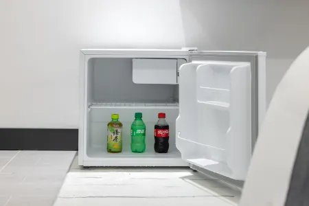 Ledong Duolai Cinema Hotel (Huangliu Station Branch) Отели рядом с достопримечательностью «Yinggehai Salt Flats»