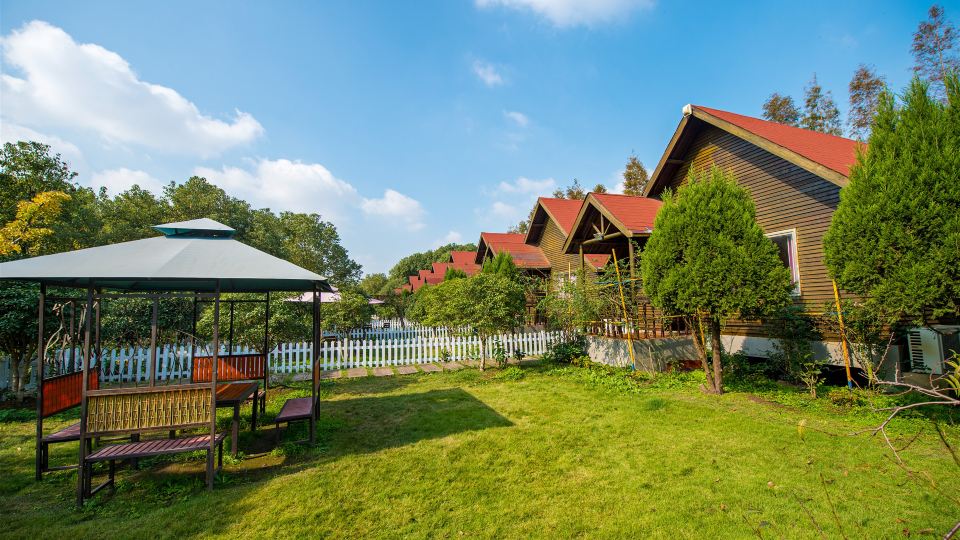 Xiangcaoyuan Holiday Farm