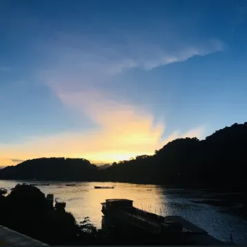 Villa Phonethip Mekong Riverside Отели рядом с достопримечательностью «Ват Сенсоухарам»