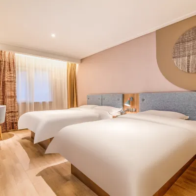 Home Inn Huayi Select Hotel (Cuihuangkou Government Branch, Wuqing District, Tianjin) Hotels near Cuihuangkou Railway Station