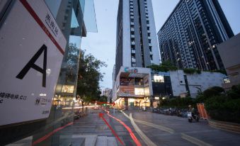 Time ONE International Apartment (Shenzhen Huaqiangbei Branch)