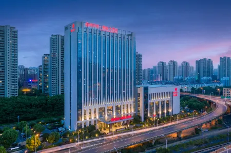 Mingyue Dongyi International Hotel Отели рядом с достопримечательностью «Anhui University of Chinese Medicine (Shaoquanhu New Campus)»