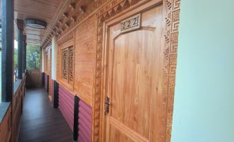 Banshan Yue Yi Lu Road Lihua Homestay (Zhonglu Tibetan Village)