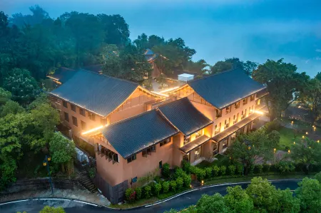 Chongqing Baoding Xiaozhu Отели рядом с достопримечательностью «Dazu Stone Carving Baoding Mountain Scenic Area - Guiding Service Hall»