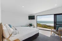 Castaways Resort Hotels in Port Waikato
