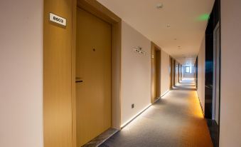 Ni Hao Hotel (Wuhan Tanhualin Wushengmen Subway Station)