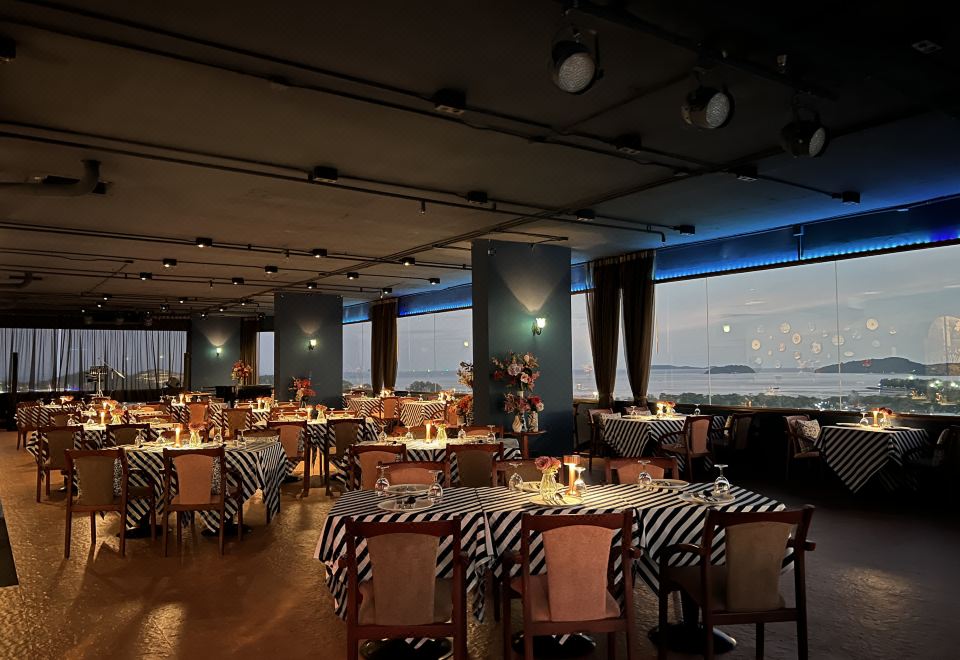 로얄 푸켓 시티 호텔의 옥상 수영장 이미지