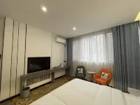 Yujing met the B&B house