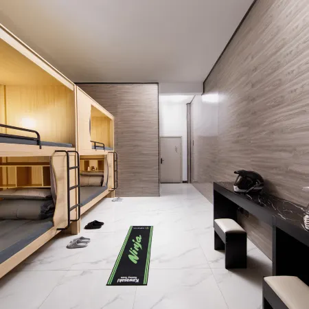 Xiaolv Locomotive Hot Spring Youth Hostel (Wuyuan Niujie Branch)