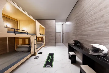 Xiaolv Locomotive Hot Spring Youth Hostel (Wuyuan Niujie Branch)