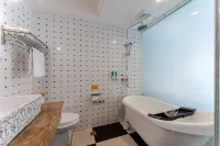 Manston Holiday Hotel (Zhongshan Road Pedestrian Street Wuhu High-Speed Railway Station)