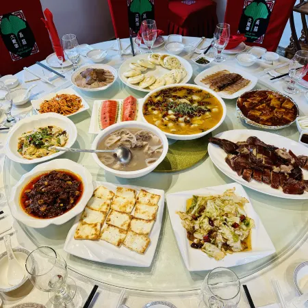 Shiquan Village Wooden House Hotel