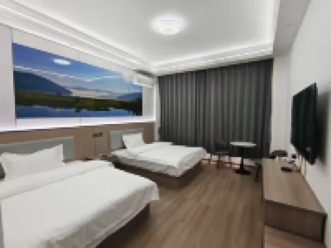 Tangji Hotel (Baishuitai Scenic Area) Hotels near White Water Terraces