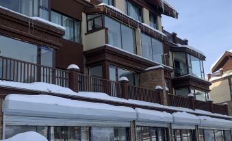 Altai Riverside Shanfeng Homestay (Jiangjunshan International Ski Resort)