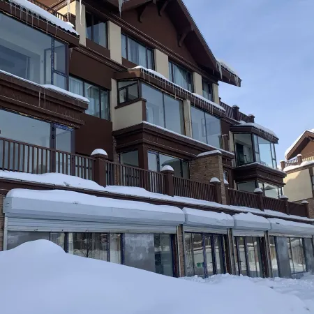 Altai Riverside Shanfeng Homestay (Jiangjunshan International Ski Resort)