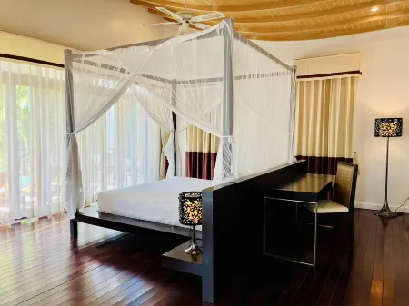 Amatapura Beachfront Villa 12