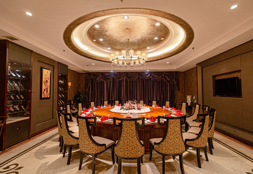 [민롄 카이쉬안 호텔의 깔끔하게 정돈된 조식 공간 이미지]