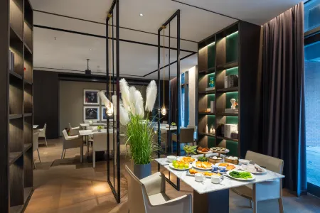 Yue Sky Hotel (Yichun Runda International Store) Отели рядом с достопримечательностью «Yichun Child Normal College (New Campus)»