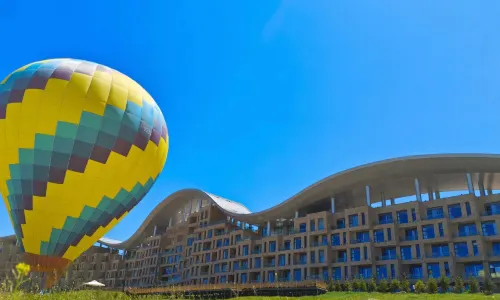 Qinghai Lake Guanhu Weijing International Grand Hotel