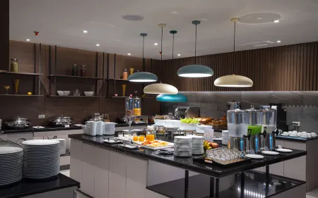 Fortune Saeng Chan Beach Hotel Rayong Отели рядом с достопримечательностью «Saeng Chan Beach»