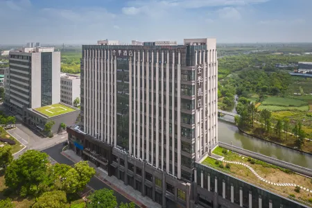 JI Hotel (Haining Jiangnan Avenue) Отели рядом с достопримечательностью «Haining China Leather Market»