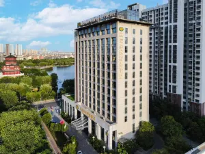 지닝 인존 가랄랜드 세렉션 호텔 (난치 공원 기차역)