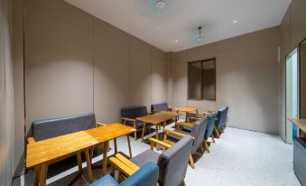 LuckySeven Bale Hotel Lingao City Shopping Park