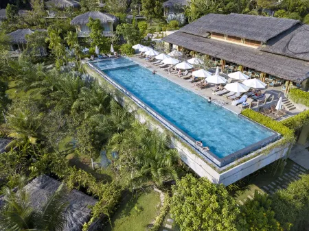 Lahana Resort Phu Quoc & Spa Отели рядом с достопримечательностью «Chinh Toa Dalat»