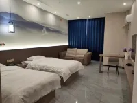 Alxa Left Banner Tenggeli Grand Hotel
