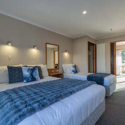 Parklands Motel & Apartments Te Anau Hotels near Kepler Track