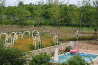 Huajian Homestay - Pools