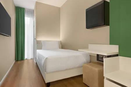 Wyndham Garden Florence Отели рядом с достопримечательностью «Вилла Кастелло»