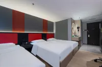 Yueta X Esports Hotel (Zhuhai High Speed Rail Station Store)