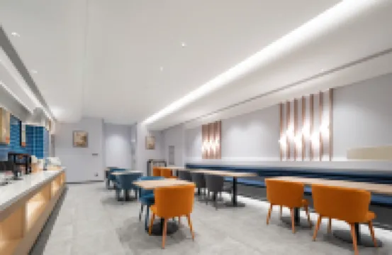 ジンジャン イン(武漢江漢路地下鉄駅江灘歩行街)