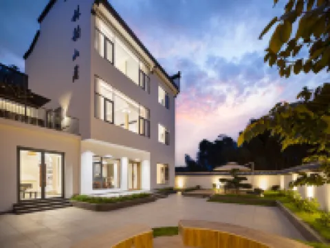Shimen Linyun · Natural Oxygen Bar Resort Homestay (Wuyuan Yueliangwan) Hotels near Moon Bay (Yueliang Bay, Wuyuan)