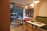 Golden Seagulls Hotel (Free Airport Shuttle Service)