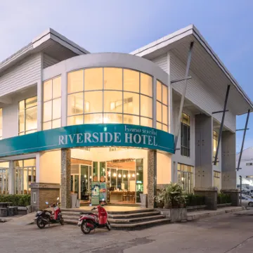 Riverside Hotel Hotels near Wat Kaeo Korawaram